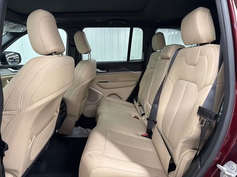New 2026 Jeep Grand Cherokee Limited w/ Luxury Tech Group II RWD image 11