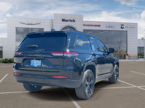 Used 2023 Jeep Grand Cherokee Limited w/ Luxury Tech Group II AWD/4WD image 6