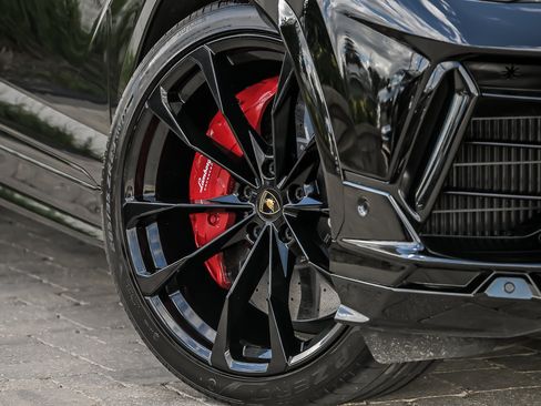 Used 2024 Lamborghini Urus S AWD/4WD image 3