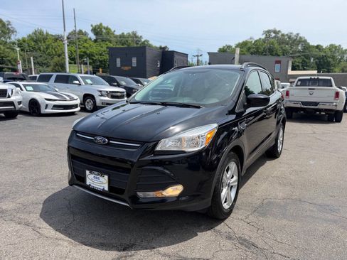 Used 2016 Ford Escape SE w/ Equipment Group 201A FWD image 4