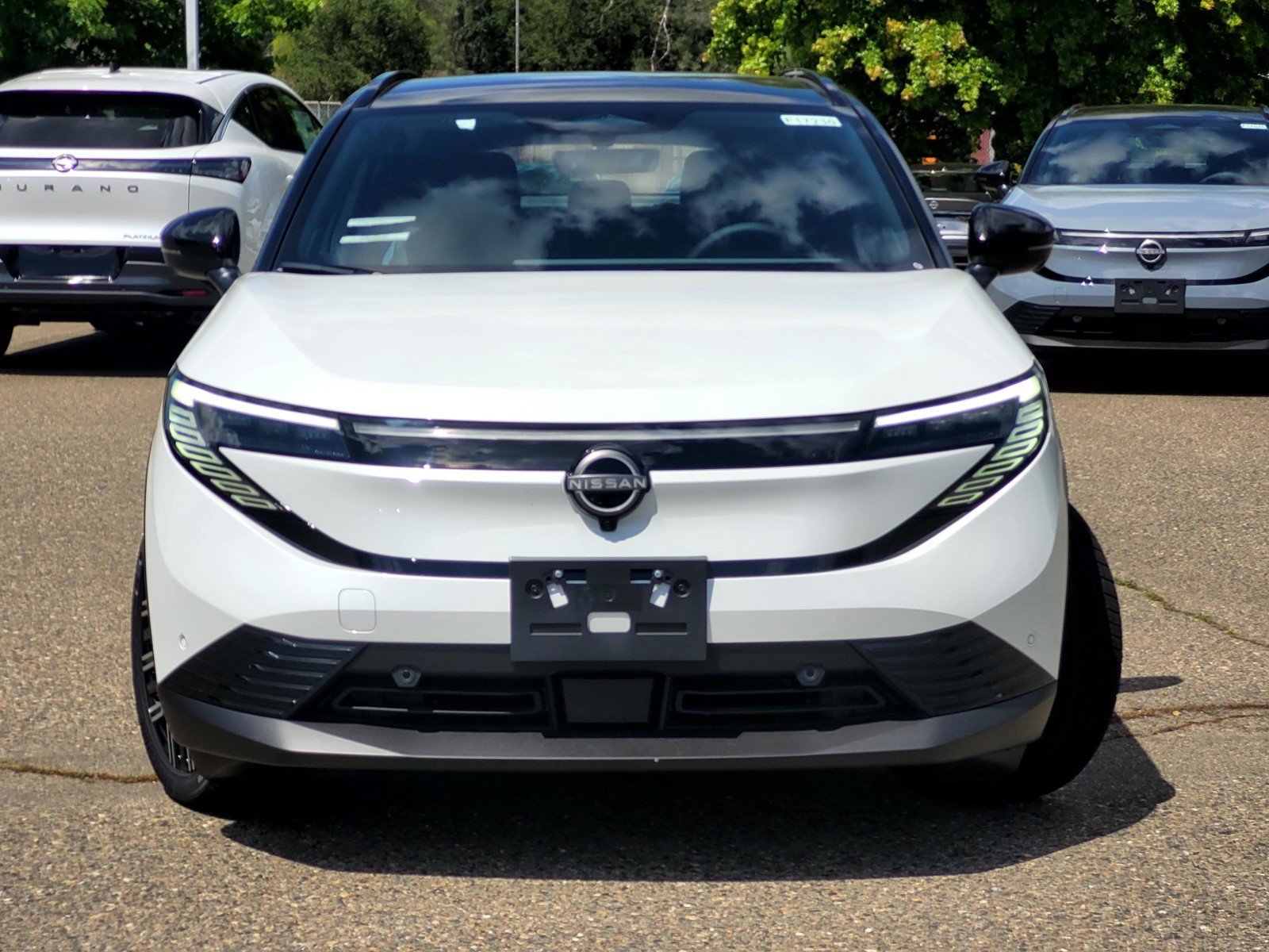 New 2026 Nissan Leaf Platinum+ w/ Cargo Package (Platinum+) FWD image 2
