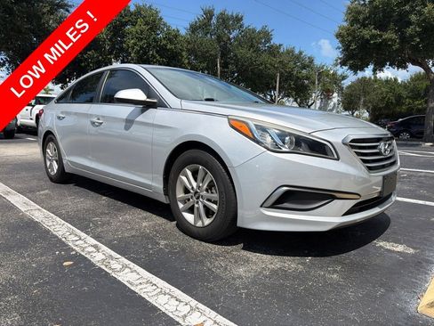 Used 2017 Hyundai Sonata SE w/ Cargo Package FWD image 1