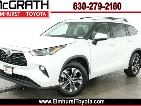 Certified 2025 Toyota Highlander XLE AWD/4WD image 1