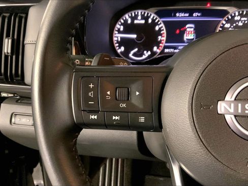 Used 2025 Nissan Pathfinder SV image 18