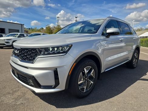 Certified 2023 Kia Sorento EX image 4