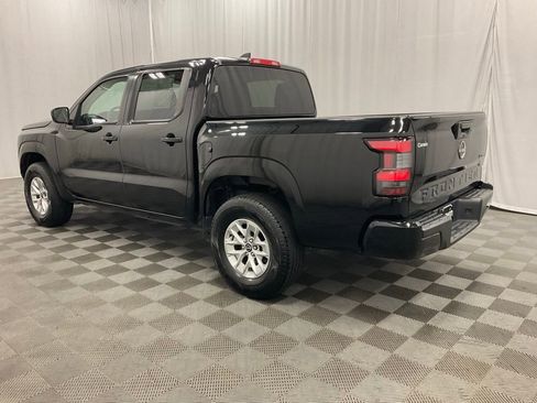 Used 2024 Nissan Frontier SV image 8