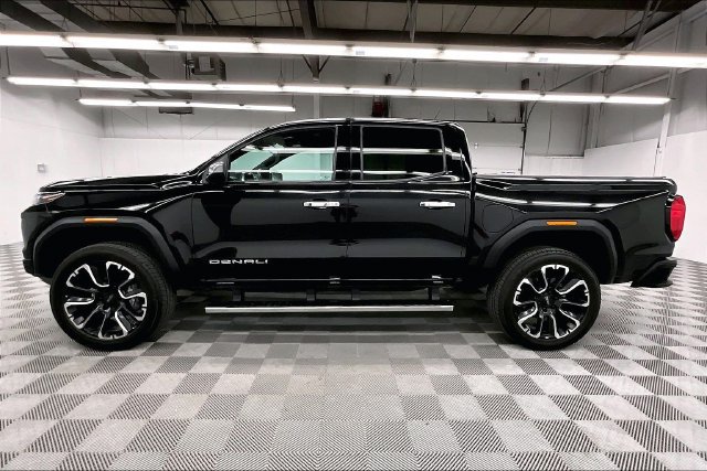 Used 2023 GMC Canyon Denali AWD/4WD image 14