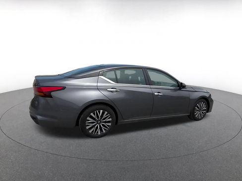 Used 2025 Nissan Altima 2.5 SV FWD image 15