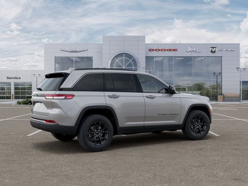 New 2026 Jeep Grand Cherokee Altitude image 4