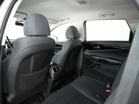 Used 2019 Kia Sorento FWD V6 image 38