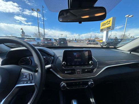 Used 2025 Nissan Altima 2.5 SV image 32