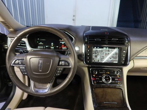 Used 2017 Lincoln Continental Select w/ Technology Package image 20