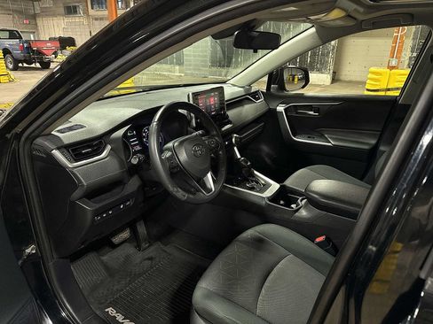 Used 2019 Toyota RAV4 XLE AWD/4WD image 28