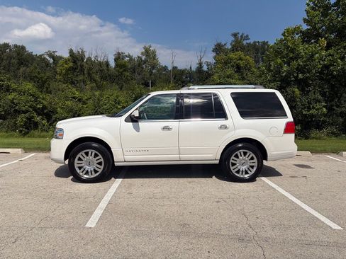 Used 2014 Lincoln Navigator 4WD image 2
