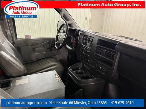 Used 2017 Chevrolet Express 3500 Extended RWD image 41