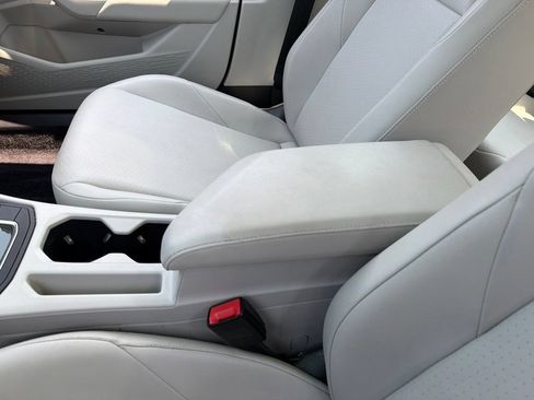 Used 2020 Volkswagen Jetta SE w/ SE Cold Weather Package FWD image 12