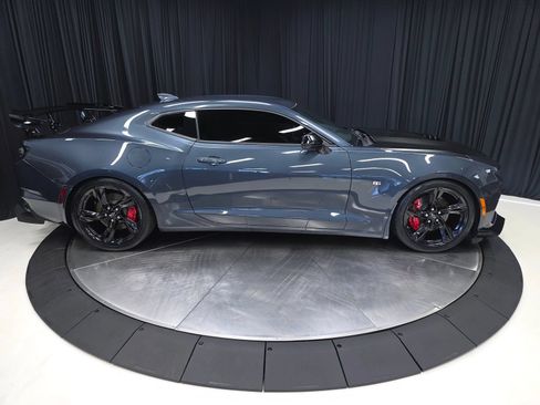 Used 2020 Chevrolet Camaro SS RWD image 14