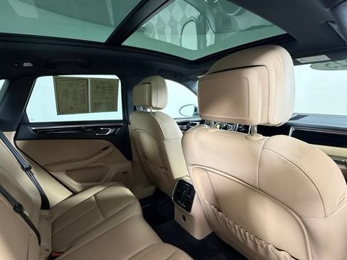 Used 2025 Porsche Macan AWD/4WD image 29