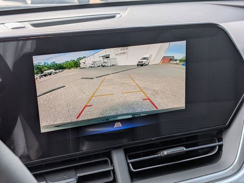 New 2026 Chevrolet Trax LT w/ Sunroof Package FWD image 23