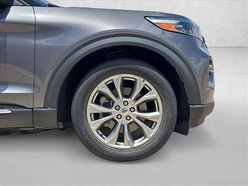 Certified 2022 Ford Explorer XLT w/ Equipment Group 202A RWD image 23