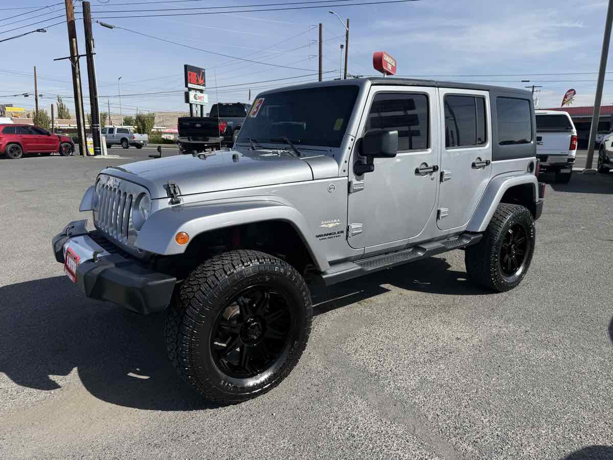 Used 2013 Jeep Wrangler Unlimited Sahara AWD/4WD image 3
