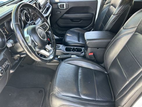 Used 2019 Jeep Wrangler Unlimited Sahara AWD/4WD image 17