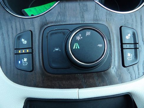 Used 2022 GMC Acadia Denali w/ Denali Ultimate Package FWD image 25