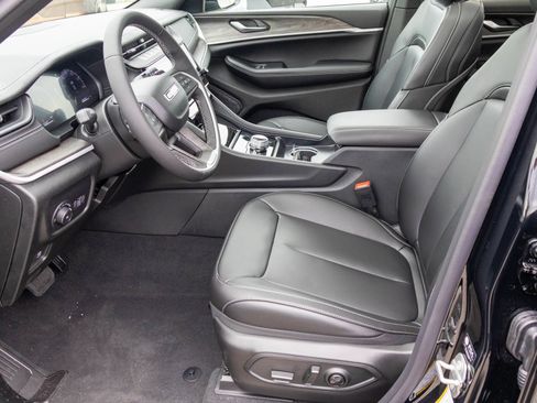 New 2026 Jeep Grand Cherokee Limited w/ Limited Altitude Package AWD/4WD image 5