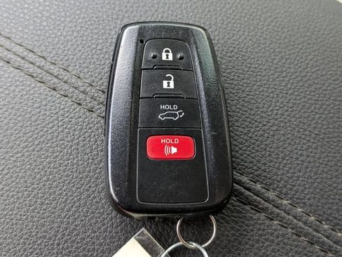 Used 2022 Toyota RAV4 XLE Premium FWD image 34