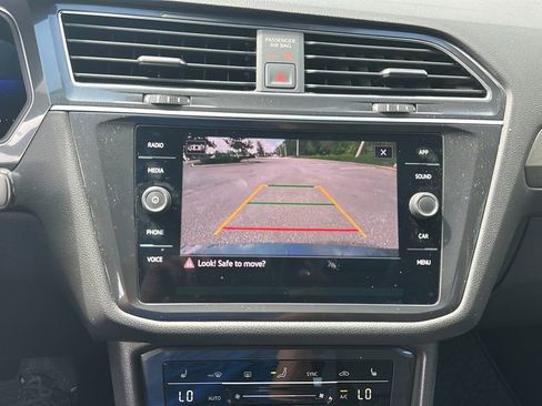 Certified 2023 Volkswagen Tiguan SE w/ Panoramic Sunroof Package FWD image 16