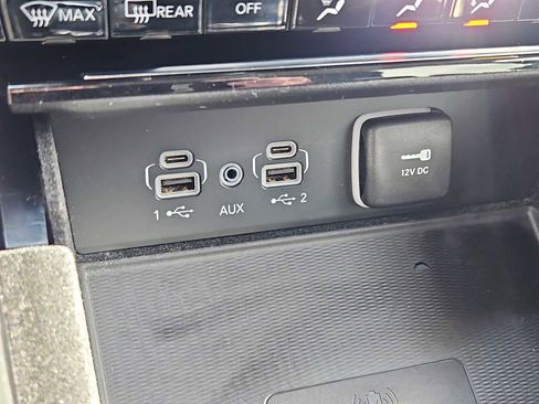 Used 2022 Jeep Grand Cherokee Laredo w/ Luxury Tech Group I AWD/4WD image 17