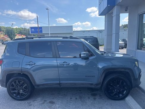 Used 2017 Jeep Renegade Altitude w/ Safety & Security Group (ALP) AWD/4WD image 5