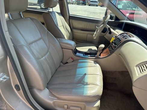 Used 2001 Toyota Avalon XLS image 16