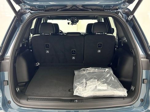 New 2026 Jeep Grand Cherokee Limited w/ Limited Altitude Package AWD/4WD image 9