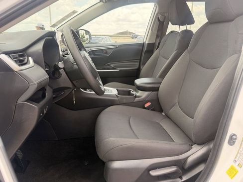 Used 2024 Toyota RAV4 LE AWD/4WD image 12