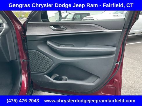 Certified 2023 Jeep Grand Cherokee Limited w/ Luxury Tech Group II AWD/4WD image 10