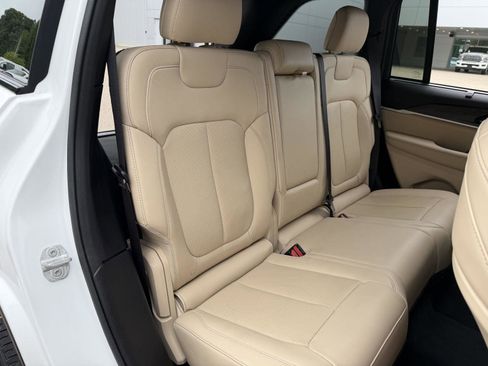 Certified 2023 Jeep Grand Cherokee Limited w/ Luxury Tech Group II AWD/4WD image 20