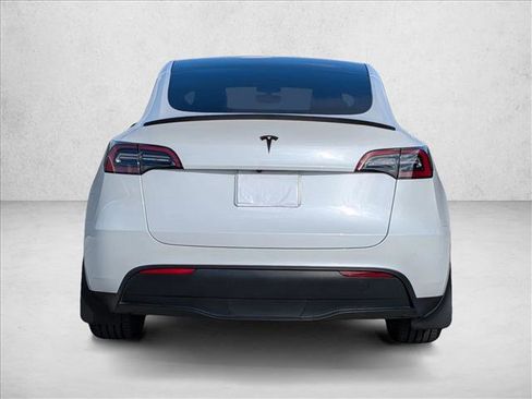 Used 2023 Tesla Model Y Long Range image 10