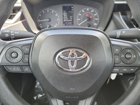 Used 2025 Toyota Corolla LE FWD image 21