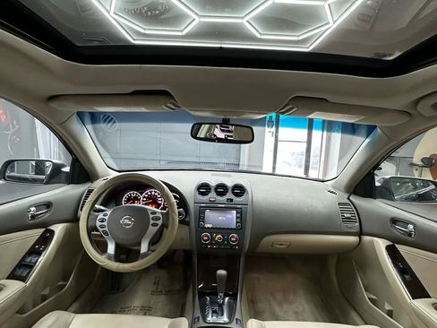 Used 2011 Nissan Altima 3.5 SR w/ 3.5SR Premium Pkg image 23