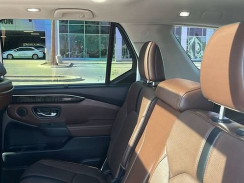 Used 2025 Honda Pilot Elite image 19