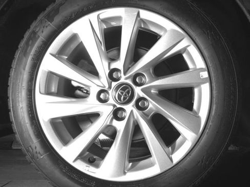 Used 2023 Toyota Camry SE FWD image 12