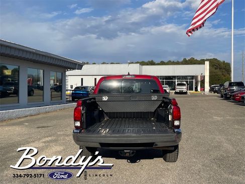 Used 2018 Toyota Tacoma SR5 image 17