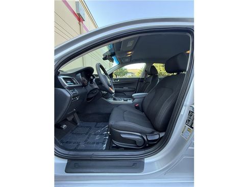 Used 2020 Kia Optima LX image 10