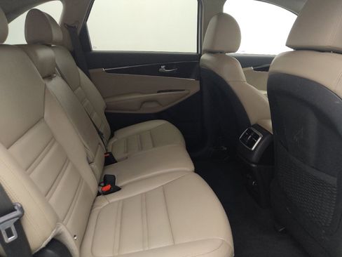 Used 2019 Kia Sorento EX FWD image 21