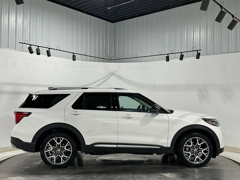 Used 2025 Ford Explorer Platinum w/ Ultimate Package AWD/4WD image 10