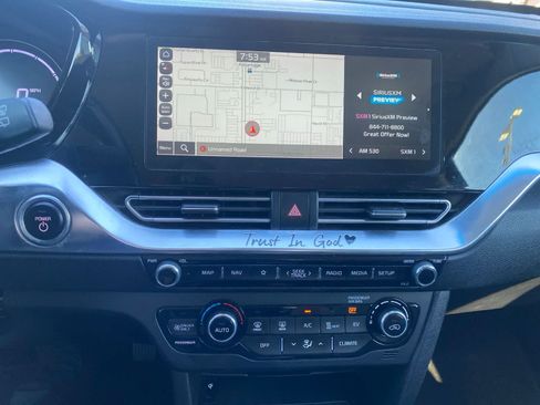Used 2022 Kia Niro EX FWD image 14