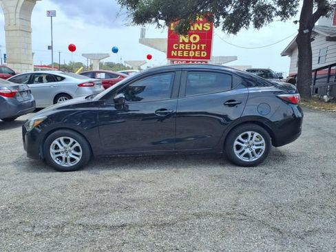 Used 2017 Toyota Yaris iA FWD image 4