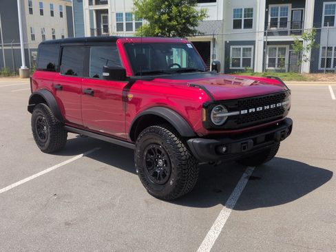 Certified 2025 Ford Bronco Badlands AWD/4WD image 2