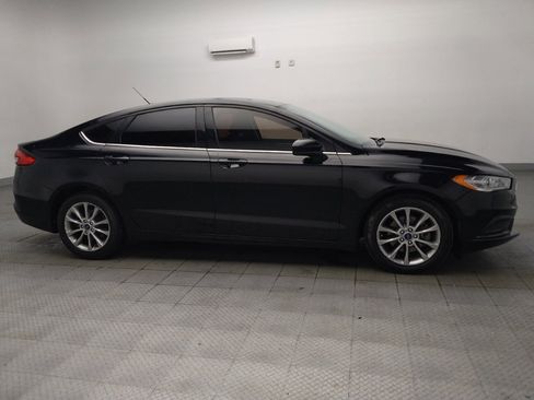 Used 2017 Ford Fusion SE FWD image 11